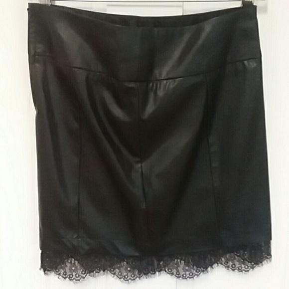 LIKE NEW Pleather Black skirt - Picture 1 of 3